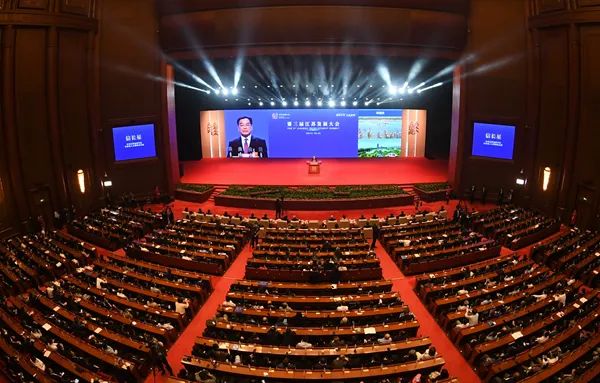 杏运注册中国董事长黄孝仕参加第三届江苏发展大会